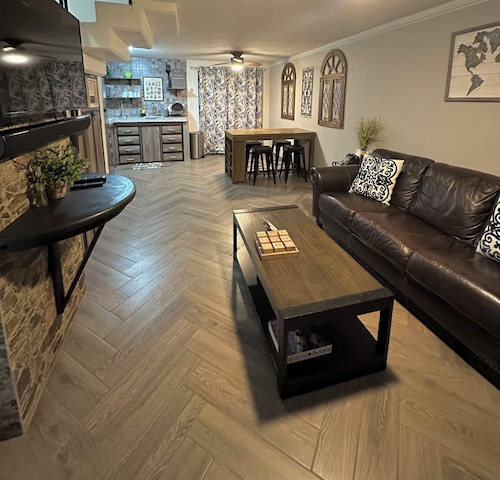 Cozy home close to airport