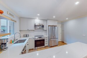 Refrigerador, microondas, horno y lavavajillas 