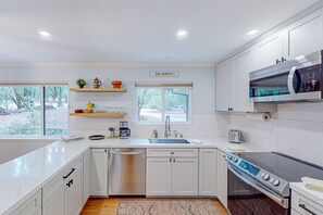 Refrigerador, microondas, horno y lavavajillas