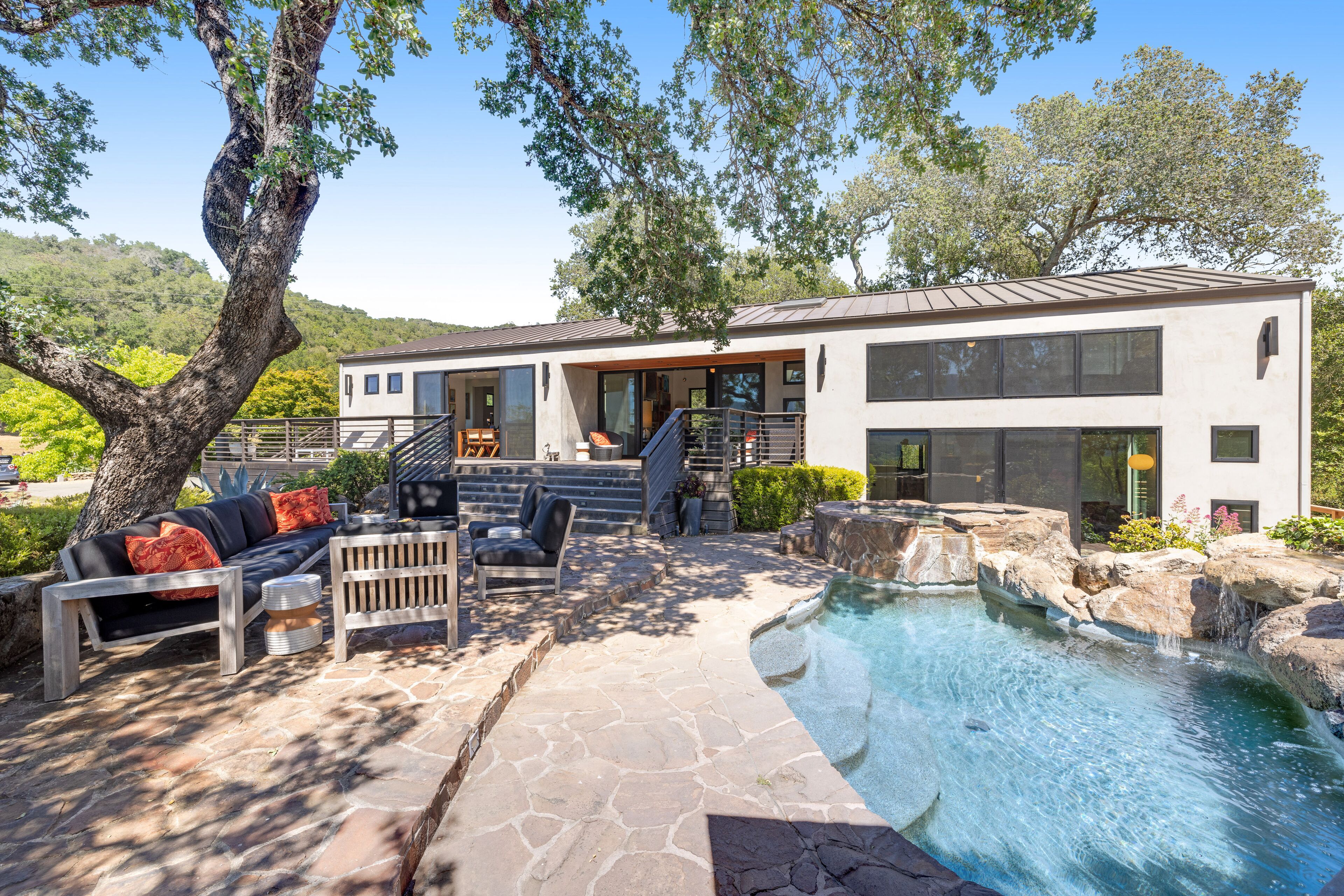 Stunning, modern, wine country getaway with 7 acres & valley view