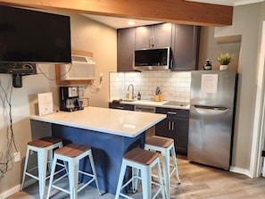 Fridge, microwave, stovetop, dishwasher