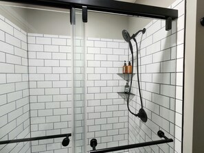 Combined shower/bathtub, hair dryer, towels, soap