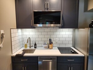 Fridge, microwave, stovetop, dishwasher