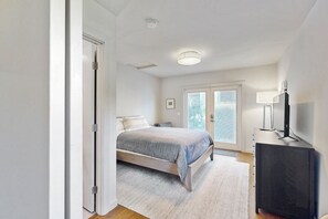 3 bedrooms, internet, bed sheets