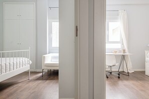 3 makuuhuonetta, silitysrauta/-lauta, ilmainen Wi-Fi, vuodevaatteet