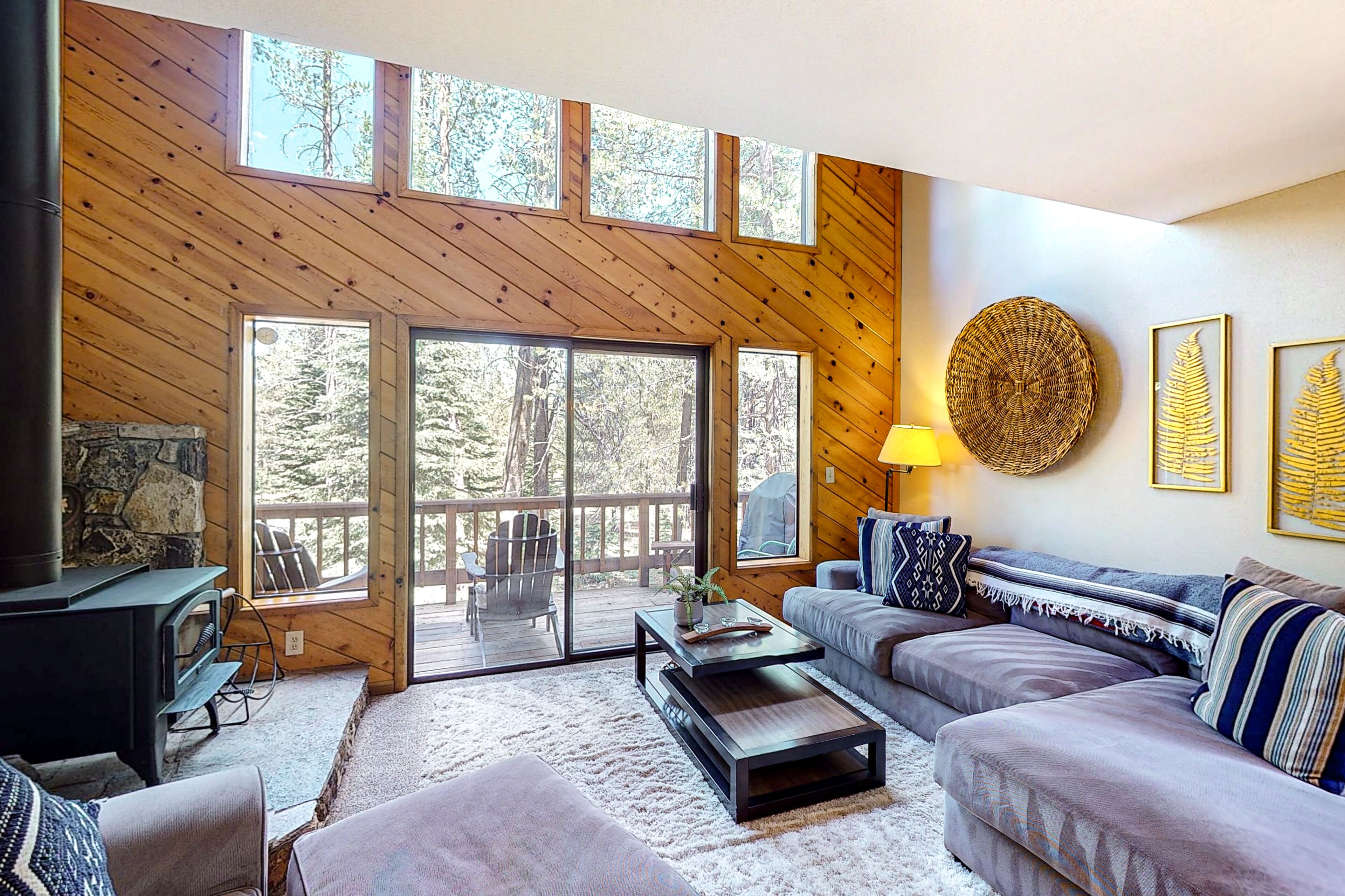 Comfortable Tahoe Donner gem with deck & advance access to 5-star amenities