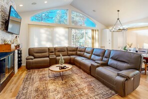 TV, caminetto, lettore DVD