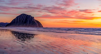 Charming Beachside Bungalow w/ Light & Airy D'cor -- 300 Yards to Beach