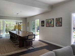 Dining - Private oasis conveniently located (East Hampton)