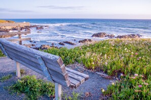 Una spiaggia nelle vicinanze