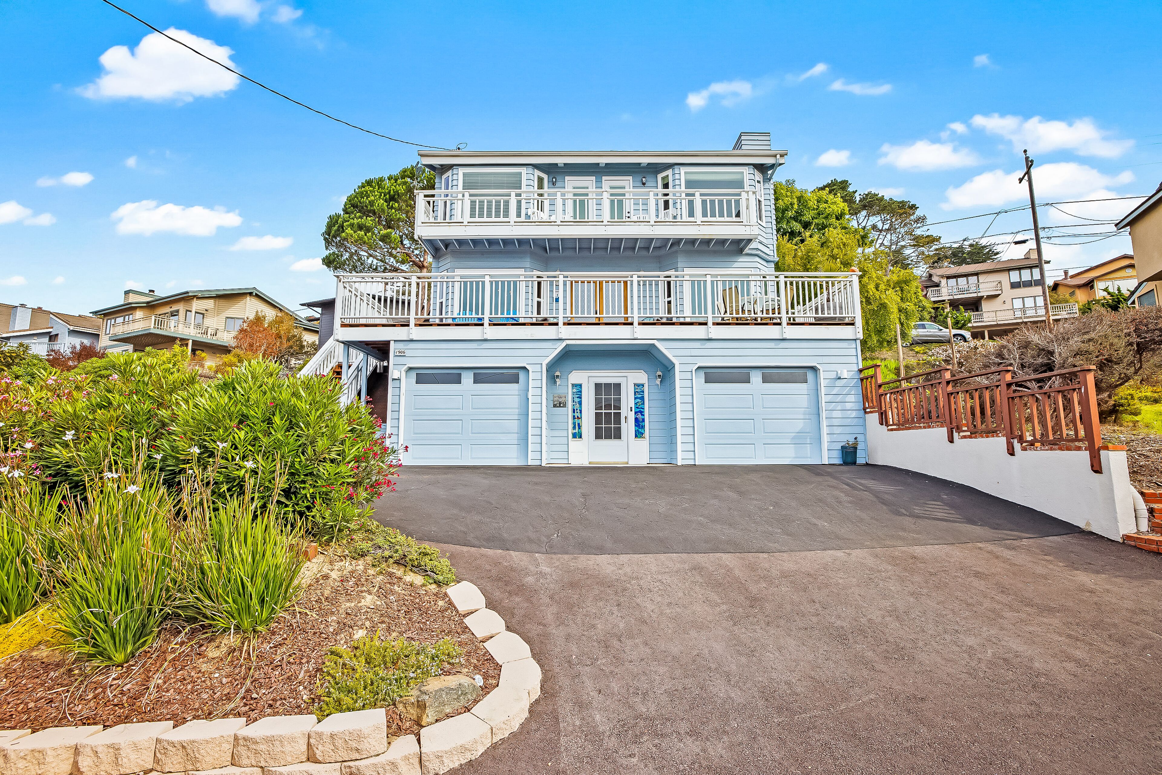Panoramic Ocean and Sunset Views with EV Charging available