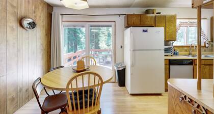 Dog-Friendly Tahoe City House Near Hiking and Skiing - Walk to Lake