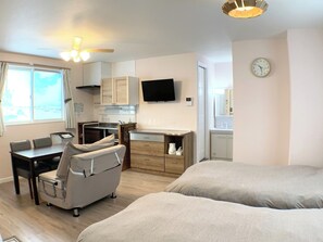 1 bedroom, desk, iron/ironing board, free WiFi