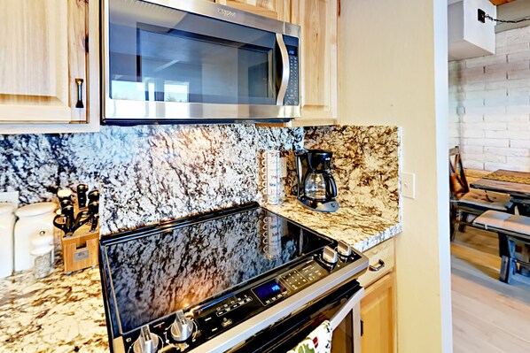 冰箱、微波炉、烤箱、洗碗机