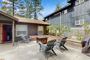 Terrace/patio - Renovated Studio w/ Full Kitchen & hot tub access-Walk to Lakeside Beach (South Lake Tahoe)