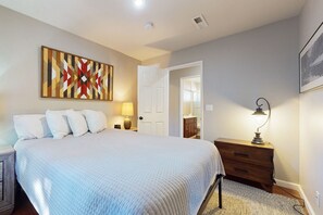 3 habitaciones, tabla de planchar con plancha y internet gratis 