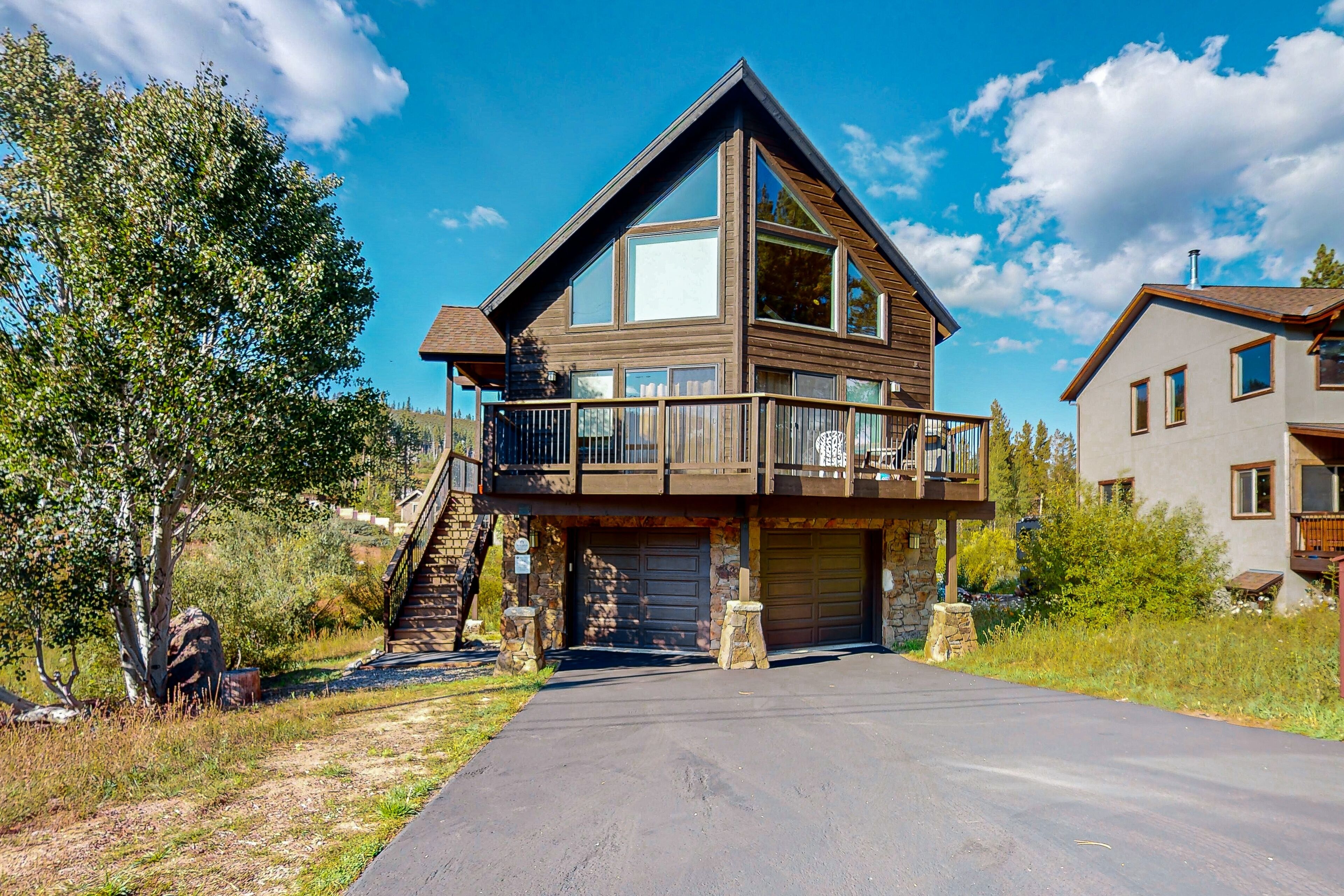New-build chalet on seasonal creek with mountain-view & hot tub - near trails