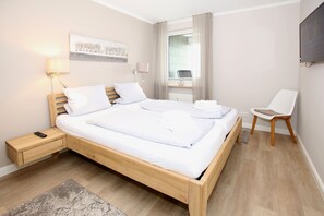 1 bedroom, iron/ironing board, WiFi, bed sheets - Königstraße 1, Whg. 43 in the Strandhotel - Penthouse apartment with large roof terrace (Wyk auf Föhr)