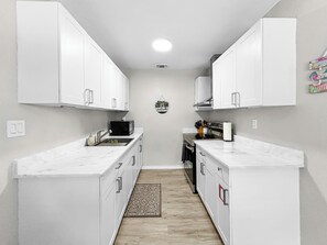 Coffee/tea maker, fridge, microwave, oven