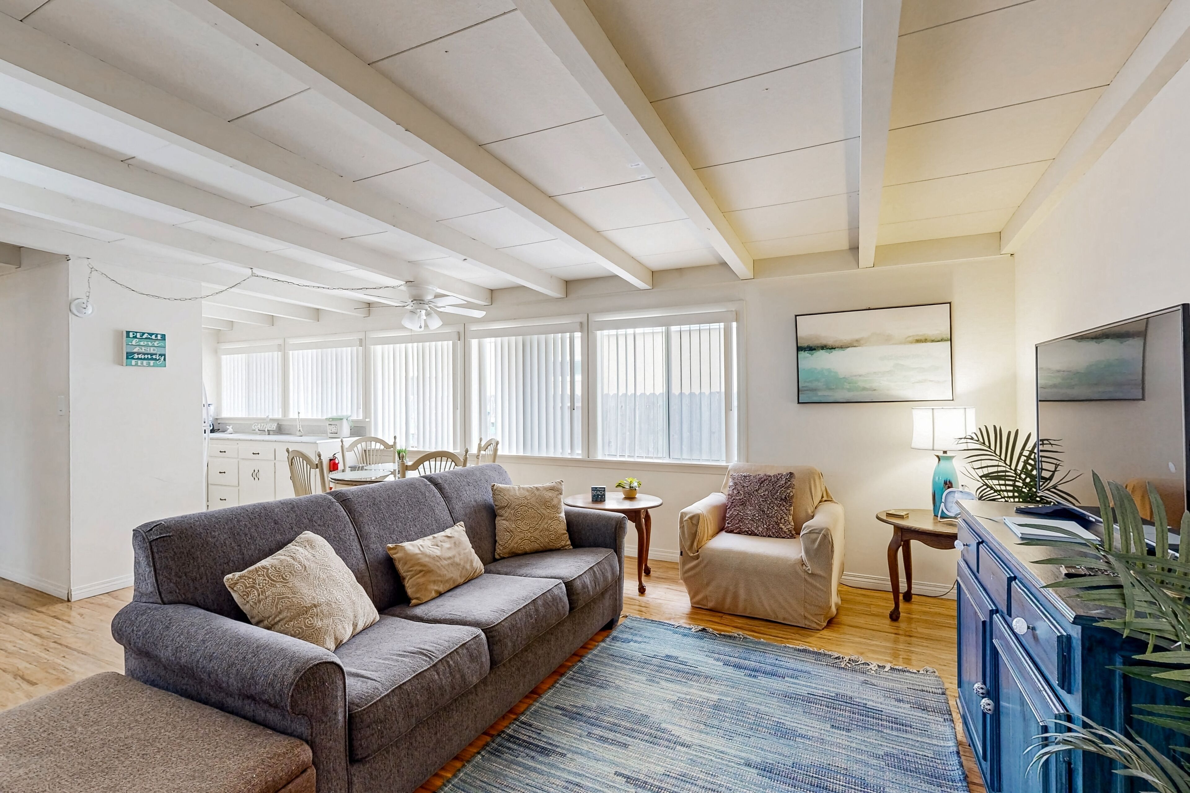 Relaxing duplex w/ private fenced patio - 200 feet to Pierpont Beach