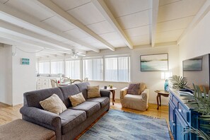 TV, video library - Relaxing duplex w/ private fenced patio - 200 feet to Pierpont Beach (Ventura)