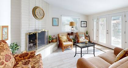 Beach Bungalow w/ Patio & Outdoor Shower ' Steps to Ocean & Restaurants