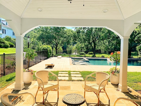 Covered cabana for breaks from the sun - Charming Manor - Resort Backyard - POOL & JACUZZI (Glen Head)
