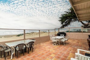 Outdoor dining - Oceanfront home with direct beach access, sunset views, patio, BBQ & firepit (Oceano)