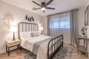 3 camere, una scrivania, ferro/asse da stiro, culla da viaggio