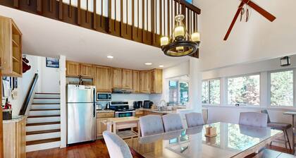 Ski-in, ski-out condo with loft & access to Tahoe Donner 5-star amenities