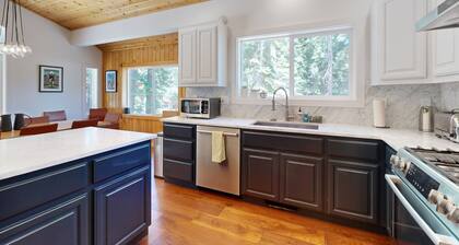 Gorgeous Tahoe Donner home with recreational activities - near ski resorts