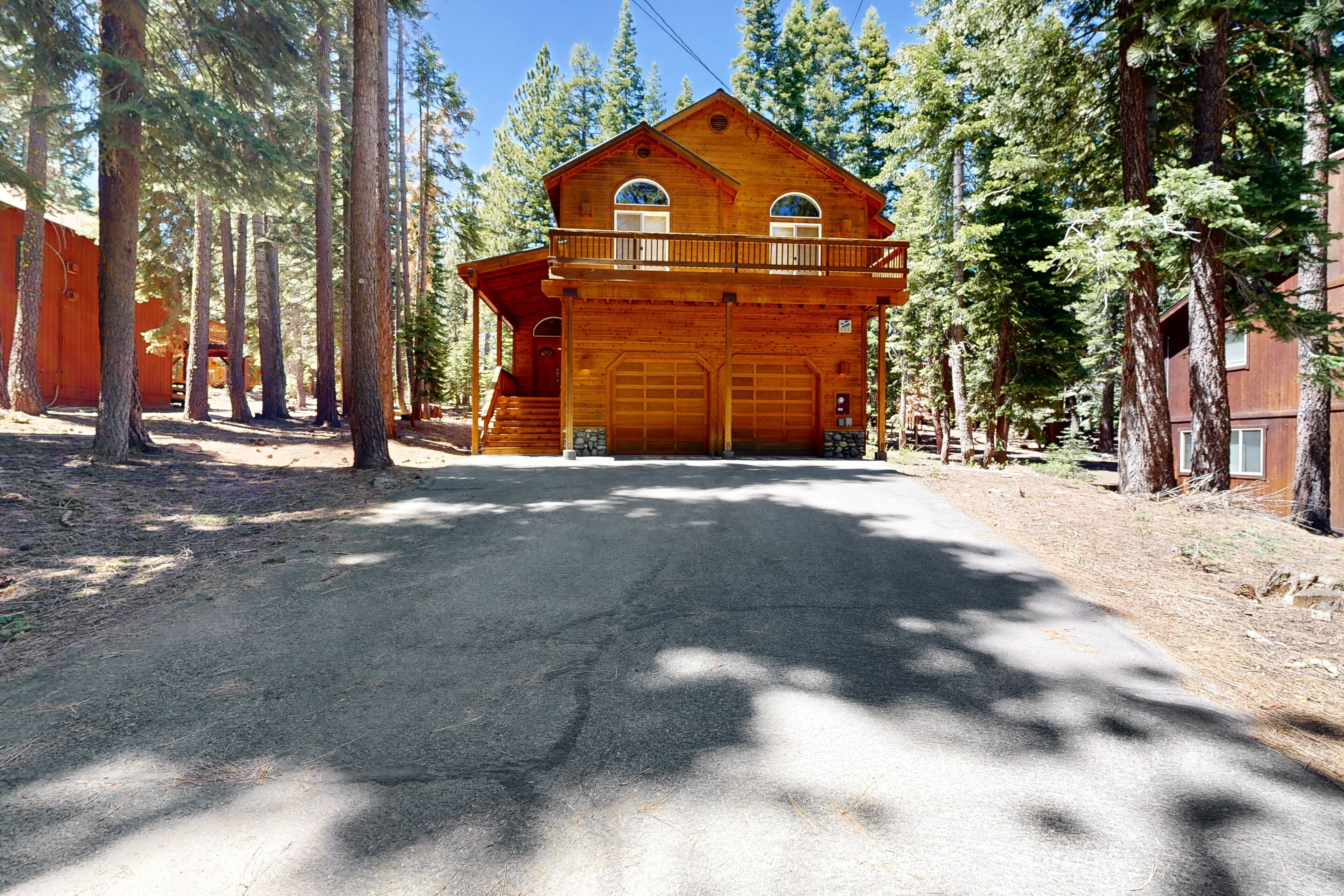 Gorgeous Tahoe Donner home with recreational activities  - near ski resorts