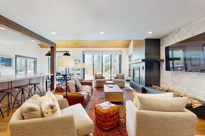 TV, peis og bordtennis