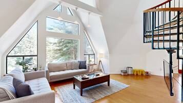 TV, peis og bordtennis