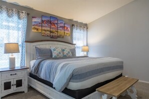 4 slaapkamers, een strijkplank/strijkijzer, reisbedje, wifi