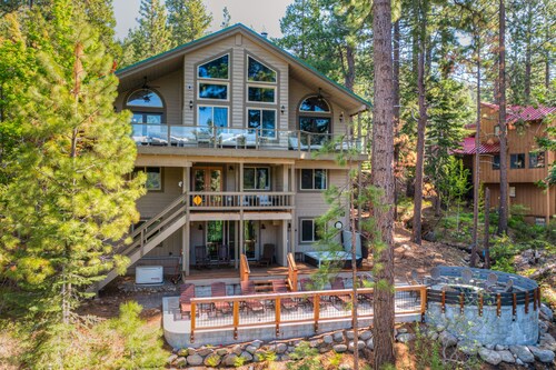 Donner Lake mountain-view delight - multi-level deck & private hot tub views