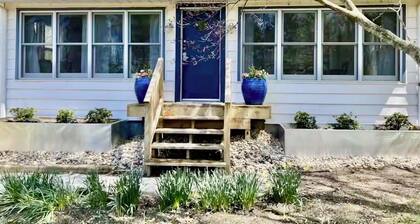 Modern Farmhouse, Sleeps 8, North of St. Joseph
