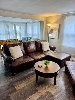 Interior - Modern Farmhouse, Sleeps 8, North of St. Joseph (Benton Harbor)