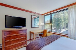 1 bedroom, desk, WiFi, bed sheets - Ski-in/ski-out studio in Everline Resort & Spa - pools, gym, tennis, ice rink (Olympic Valley)