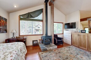 4 habitaciones, tabla de planchar con plancha, wifi y ropa de cama 