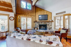 TV, caminetto, tavolo da ping pong