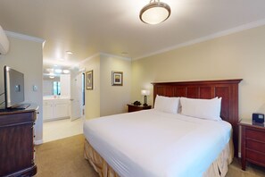 1 bedroom, iron/ironing board, free internet, bed sheets - Luxury Studio Within Silverado - Steps to Pool & Close to Wineries (Napa)