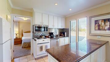 Réfrigérateur, micro-ondes, four, lave-vaisselle