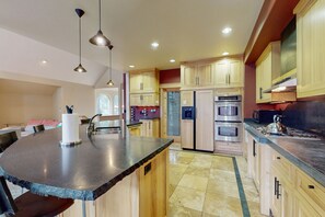 Frigorifero, microonde, forno, lavastoviglie