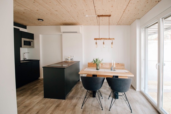 Wohntraum mit Terrasse-Küche und Essbereich