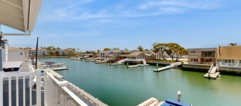 Harborside home in Oxnard with short walk to beach - bring your boat