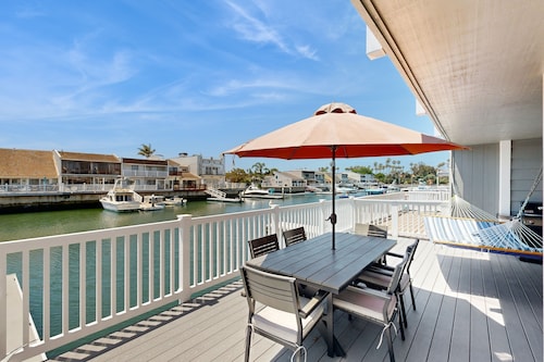 Harborside home in Oxnard with short walk to beach - bring your boat