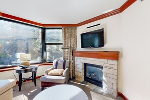 Télévision, cheminée