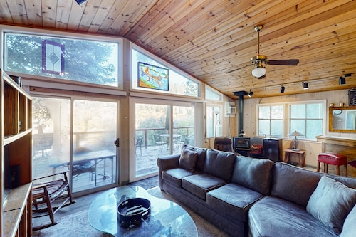 Villa Eileen: Riverfront Gem w/ Outdoor Kitchen & Private Beach