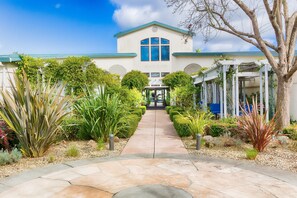 Property grounds - Silverado Gem | Full Kitchen, Fireplace & 2 Patios | Pool & On-Site Dining (Napa)